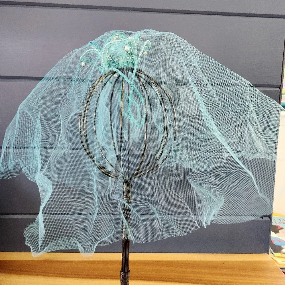 60s‎ Blue Crown Hairpiece